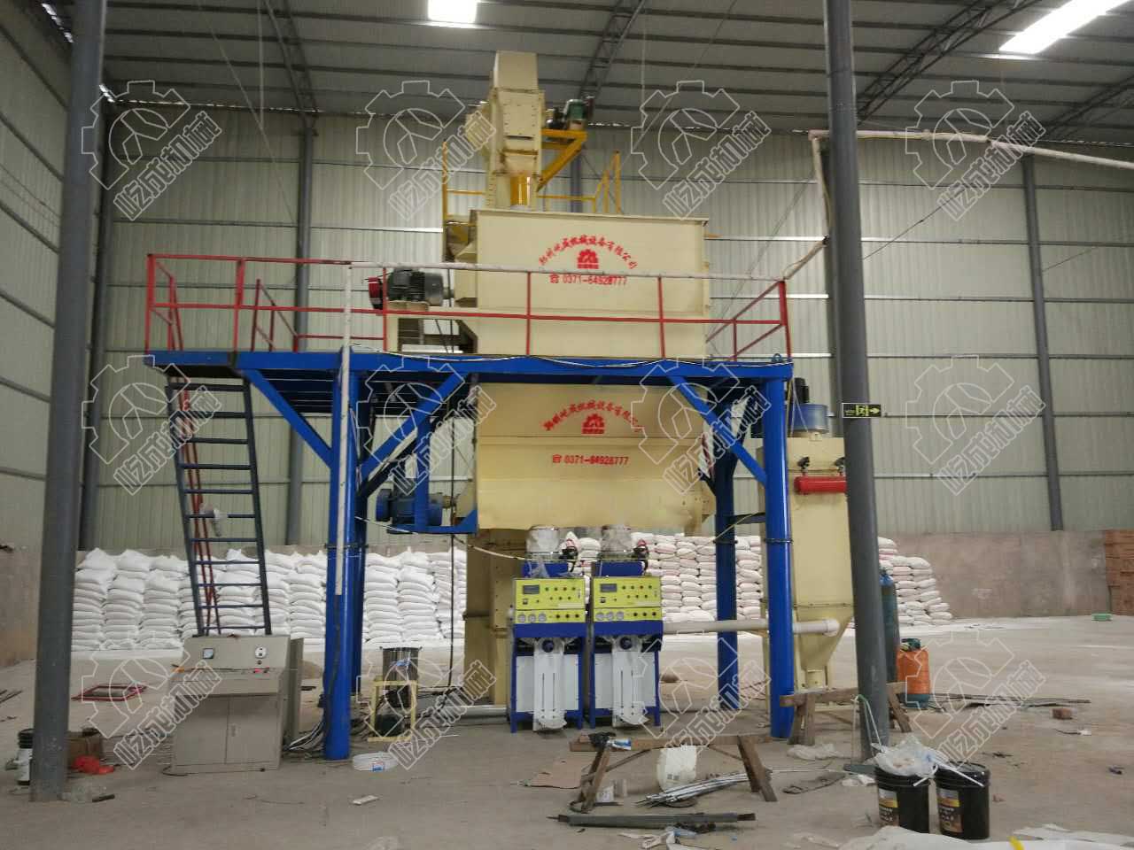 半自動熱熔標線涂料生產線.jpg 半自動熱熔標線涂料生產線.jpg